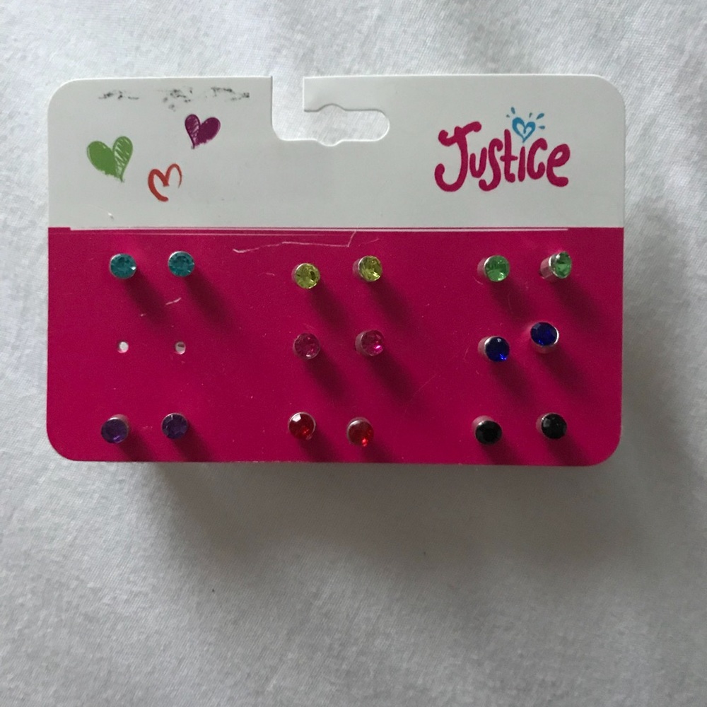 9 pairs of earrings
